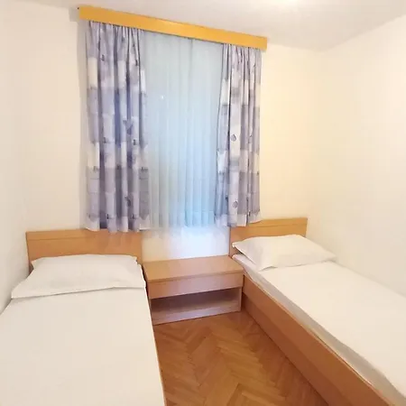 Appartamento With Parking Space - 19756 Makarska